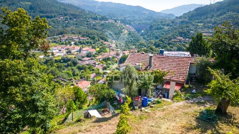 Moradia t3 com terreno + bouça (junto à barragem)
