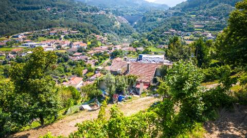 Moradia t3 com terreno + bouça (junto à barragem)