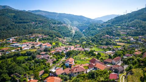 Moradia t3 com terreno + bouça (junto à barragem)