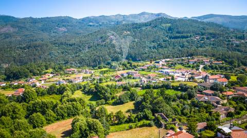 Moradia t3 com terreno + bouça (junto à barragem)