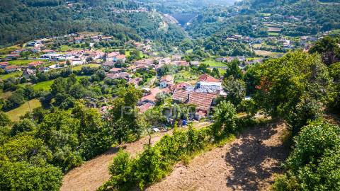 Moradia t3 com terreno + bouça (junto à barragem)