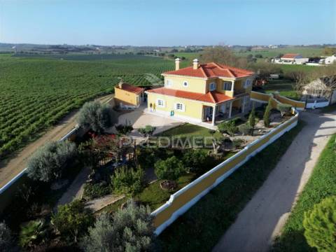 Moradia de luxo t5 na torre do bispo – perto de santarém