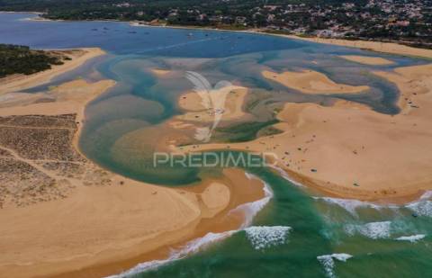 Terreno c/ projeto aprovado para 3 moradias