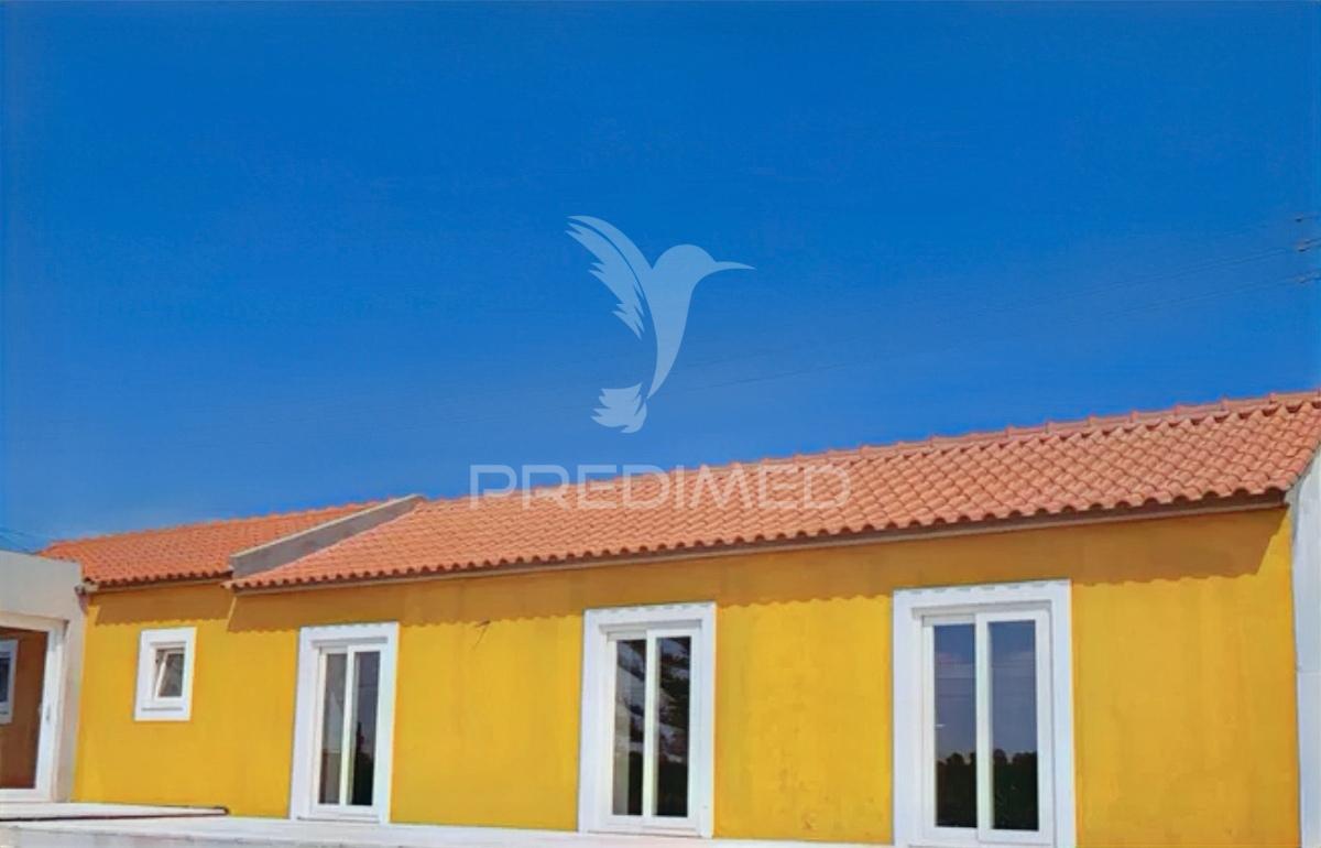 Moradia t3 de estilo contemporâneo em ambiente rural ribatejano