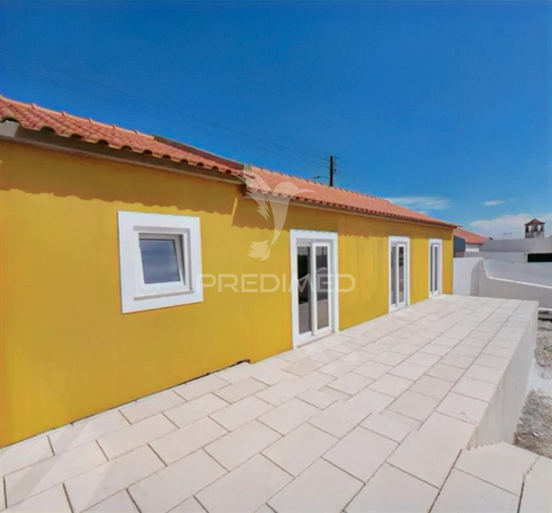 Moradia t3 de estilo contemporâneo em ambiente rural ribatejano