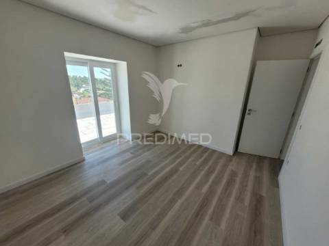 Moradia t3 de estilo contemporâneo em ambiente rural ribatejano