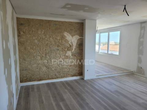 Moradia t3 de estilo contemporâneo em ambiente rural ribatejano