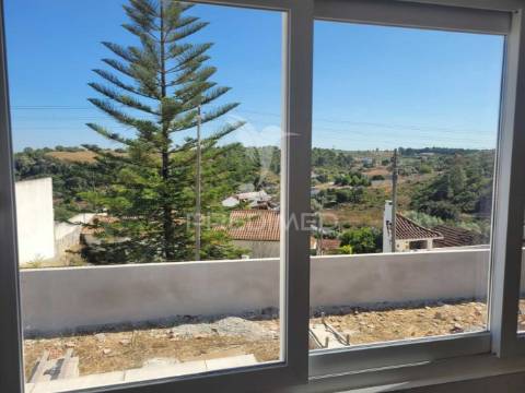 Moradia t3 de estilo contemporâneo em ambiente rural ribatejano