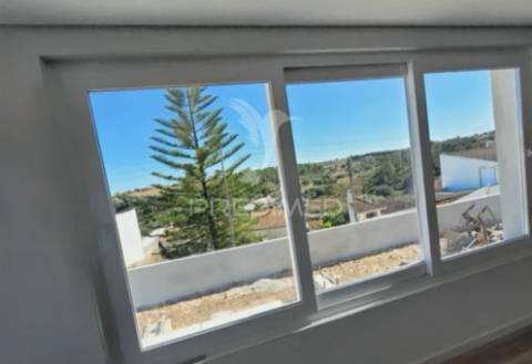 Moradia t3 de estilo contemporâneo em ambiente rural ribatejano