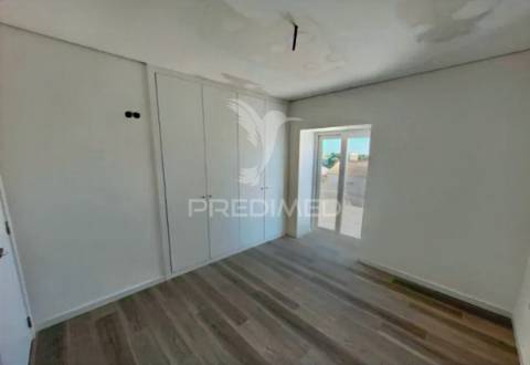 Moradia t3 de estilo contemporâneo em ambiente rural ribatejano