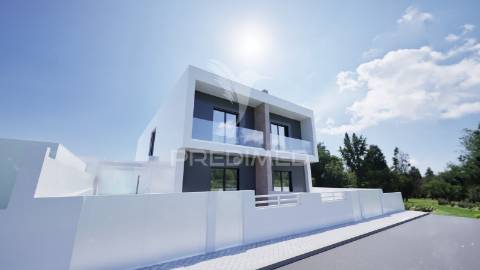 Moradia geminada t3 com piscina . qta das laranjeiras seixal