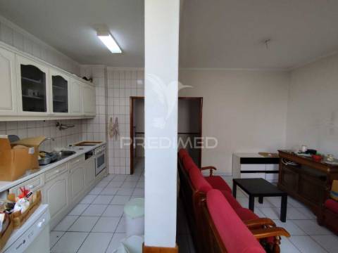 Apartamento t2 em fase de remodelação total amora