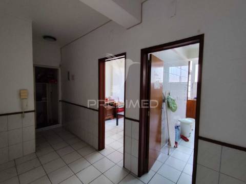 Apartamento t2 em fase de remodelação total amora