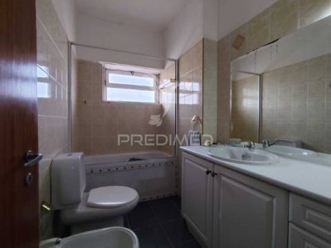 Apartamento t2 em fase de remodelação total amora
