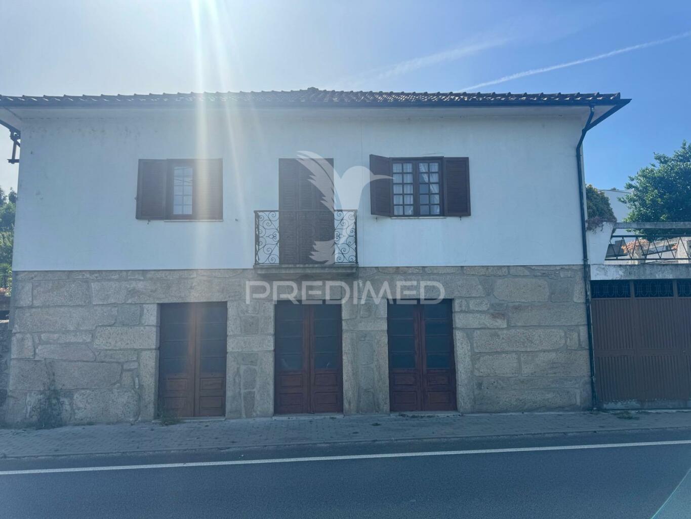 Moradia independente em pico regalados