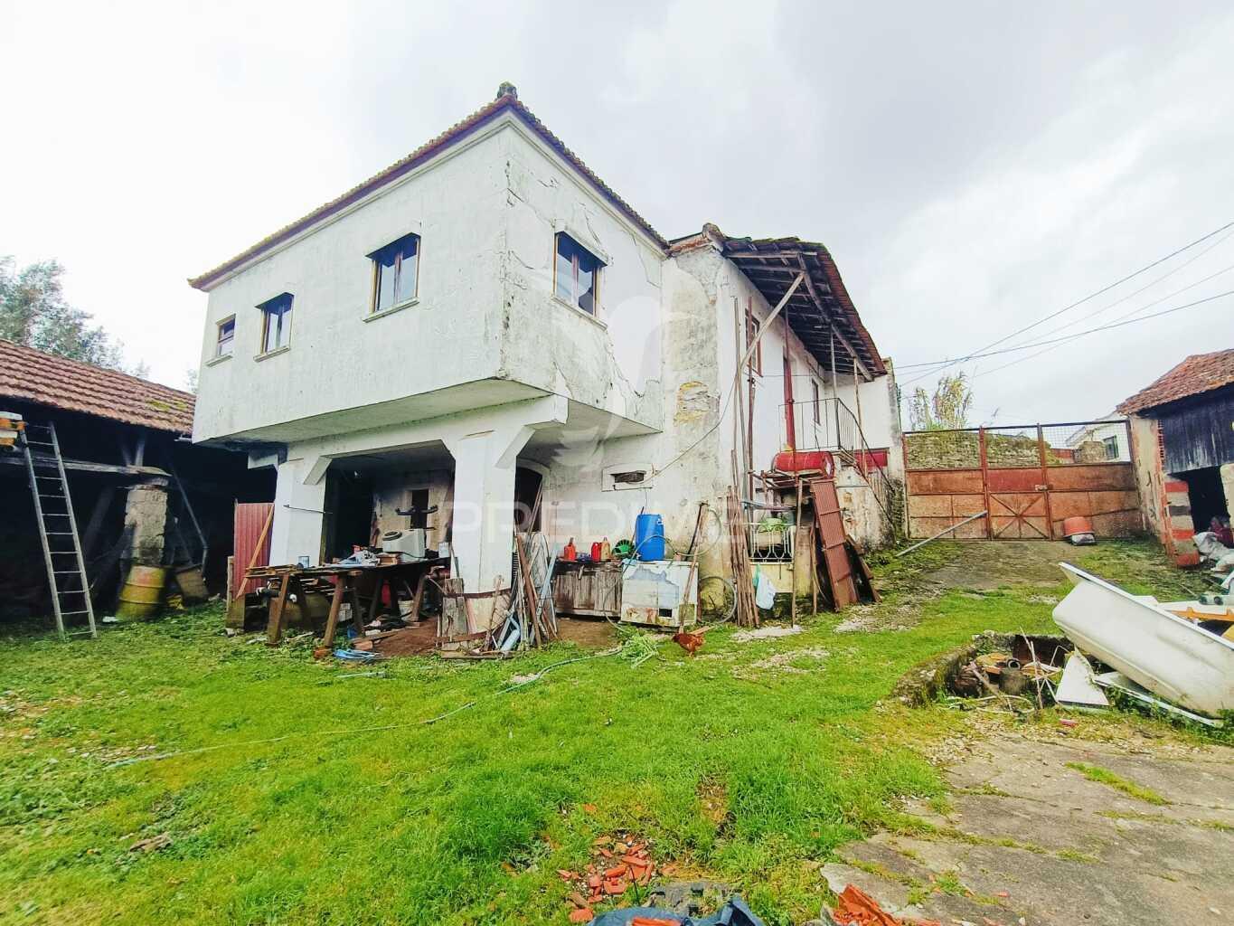 Moradia t3 para recuperar em gondemaria e olival, ourém