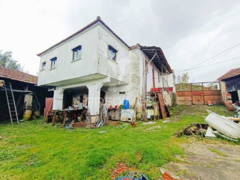 Moradia t3 para recuperar em gondemaria e olival, ourém