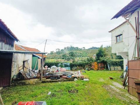 Moradia t3 para recuperar em gondemaria e olival, ourém