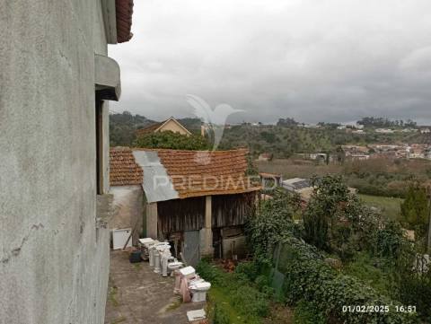 Moradia t3 para recuperar em gondemaria e olival, ourém