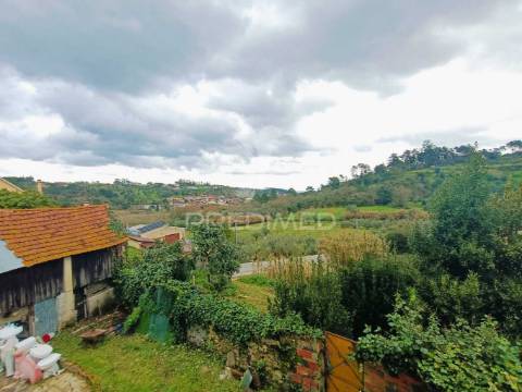 Moradia t3 para recuperar em gondemaria e olival, ourém