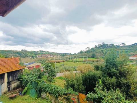 Moradia t3 para recuperar em gondemaria e olival, ourém