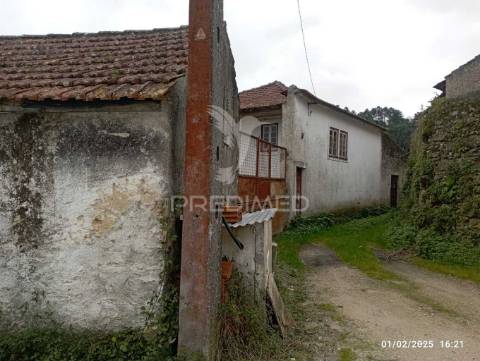 Moradia t3 para recuperar em gondemaria e olival, ourém
