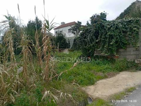 Moradia t3 para recuperar em gondemaria e olival, ourém