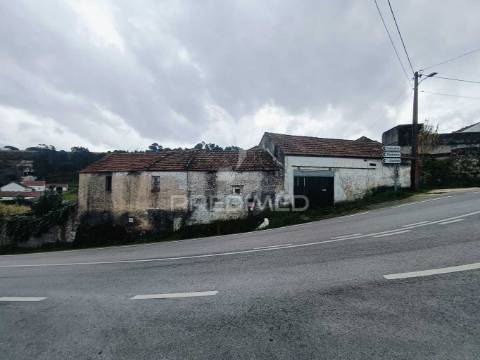 Moradia t3 para recuperar em gondemaria e olival, ourém