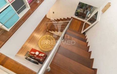 Moradia com piscina e lote de 740 m2