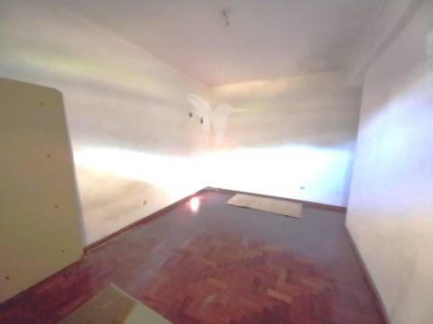 Apartamento t3-4 ass. (128m2) + varanda – fogueteiro - seixal