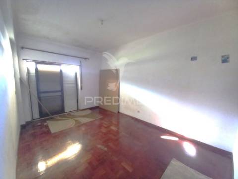 Apartamento t3-4 ass. (128m2) + varanda – fogueteiro - seixal