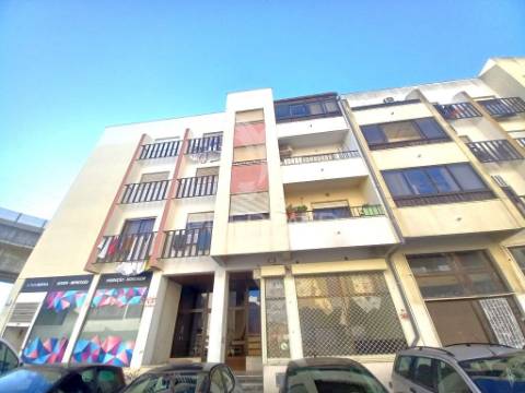 Apartamento t3-4 ass. (128m2) + varanda – fogueteiro - seixal