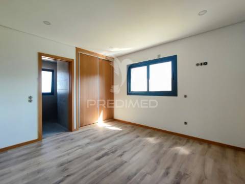 Apartamento t2, em construção em pedroso, vn gaia