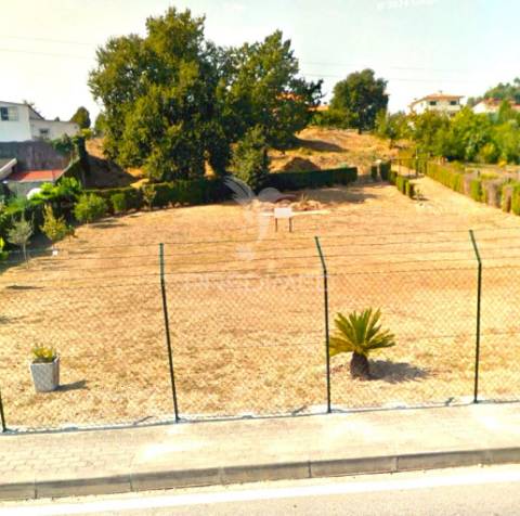 Terreno c/projeto aprovado para 2 moradias