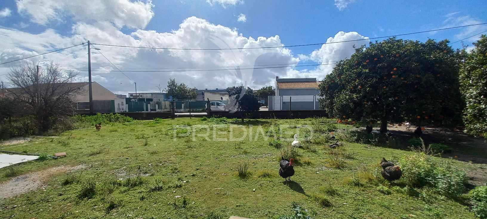 Vende se quintinha com moradia bi-familiar nas pontes em setúbal setúbal > gâmbia-pontes-alto guerra valor de 372 000,00 €