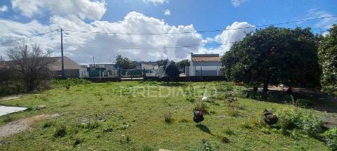 Vende se quintinha com moradia bi-familiar nas pontes em setúbal setúbal > gâmbia-pontes-alto guerra valor de 372 000,00 €