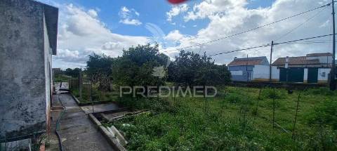 Vende se quintinha com moradia bi-familiar nas pontes em setúbal setúbal > gâmbia-pontes-alto guerra valor de 372 000,00 €