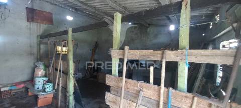 Vende se quintinha com moradia bi-familiar nas pontes em setúbal setúbal > gâmbia-pontes-alto guerra valor de 372 000,00 €