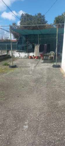 Vende se quintinha com moradia bi-familiar nas pontes em setúbal setúbal > gâmbia-pontes-alto guerra valor de 372 000,00 €