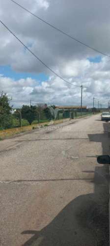 Vende se quintinha com moradia bi-familiar nas pontes em setúbal setúbal > gâmbia-pontes-alto guerra valor de 372 000,00 €