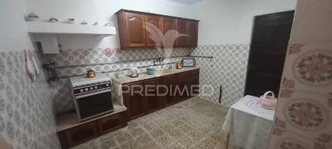 Vende se quintinha com moradia bi-familiar nas pontes em setúbal setúbal > gâmbia-pontes-alto guerra valor de 372 000,00 €