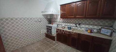 Vende se quintinha com moradia bi-familiar nas pontes em setúbal setúbal > gâmbia-pontes-alto guerra valor de 372 000,00 €