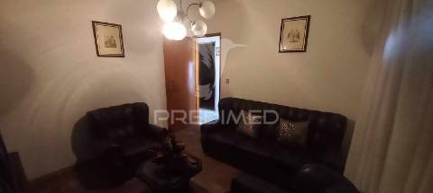 Vende se quintinha com moradia bi-familiar nas pontes em setúbal setúbal > gâmbia-pontes-alto guerra valor de 372 000,00 €