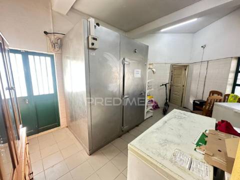 Restaurante pronto a explorar em sines