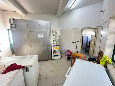 Restaurante pronto a explorar em sines