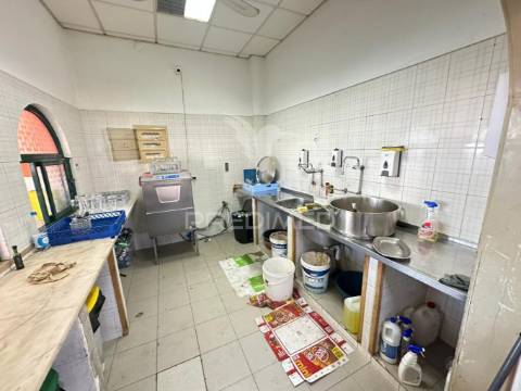 Restaurante pronto a explorar em sines