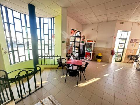 Restaurante pronto a explorar em sines