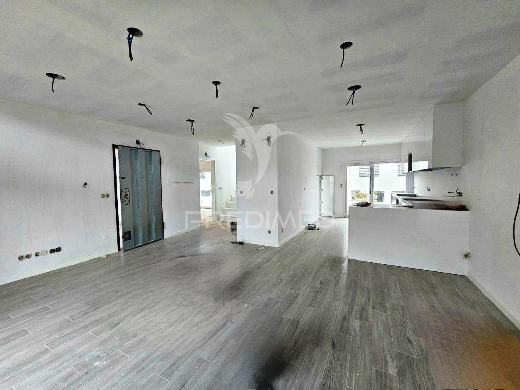 Moradia banda t4 c/garagem, no alto das vinhas - sesimbra