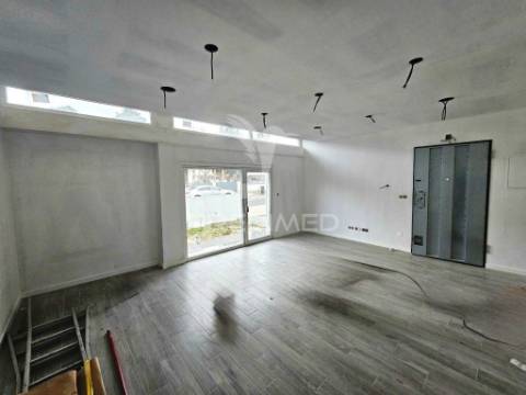 Moradia banda t4 c/garagem, no alto das vinhas - sesimbra
