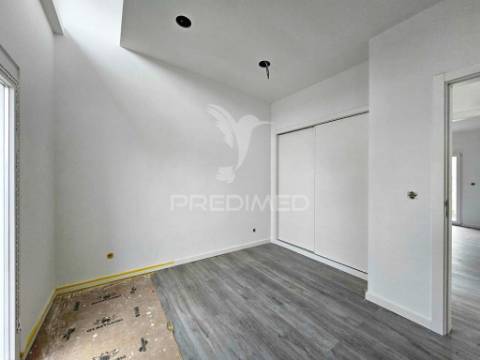 Moradia banda t4 c/garagem, no alto das vinhas - sesimbra